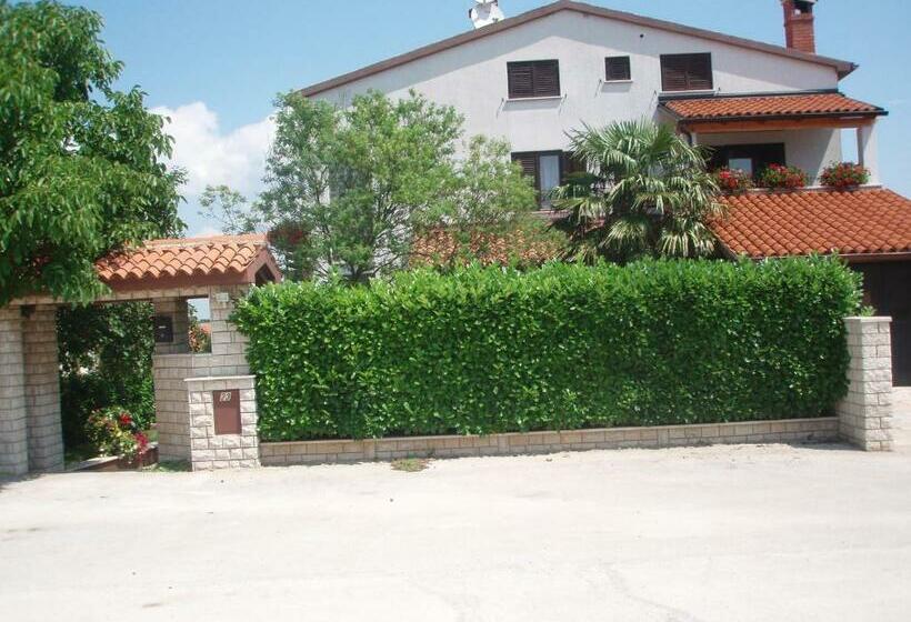 标准三人间, Bed & Breakfast Banjole