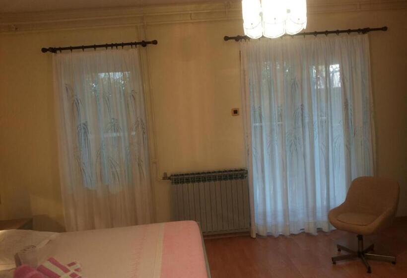 标准三人间, Bed & Breakfast Banjole