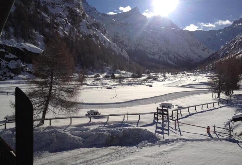 اتاق سوپریور با چشم‌انداز کوهستان, Albergo Gran Paradiso
