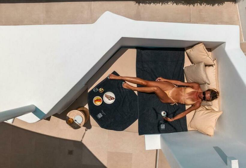 سوئیت با چشم‌انداز, Aspaki By Art Maisons