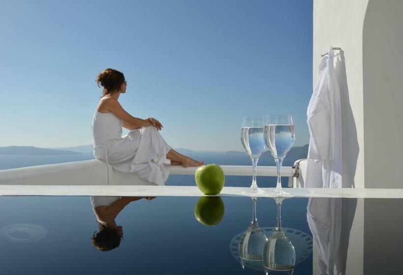 سوئیت با چشم‌انداز, Aspaki By Art Maisons