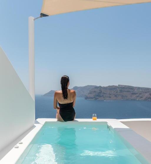 سوئیت با چشم‌انداز, Aspaki By Art Maisons