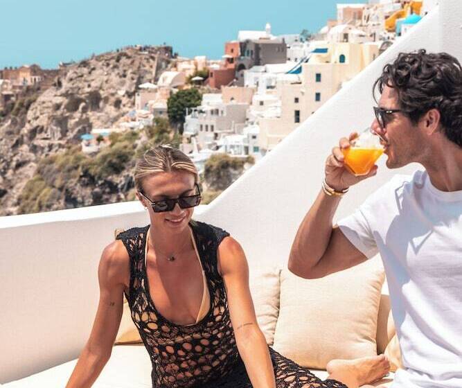 سوئیت با چشم‌انداز, Aspaki By Art Maisons