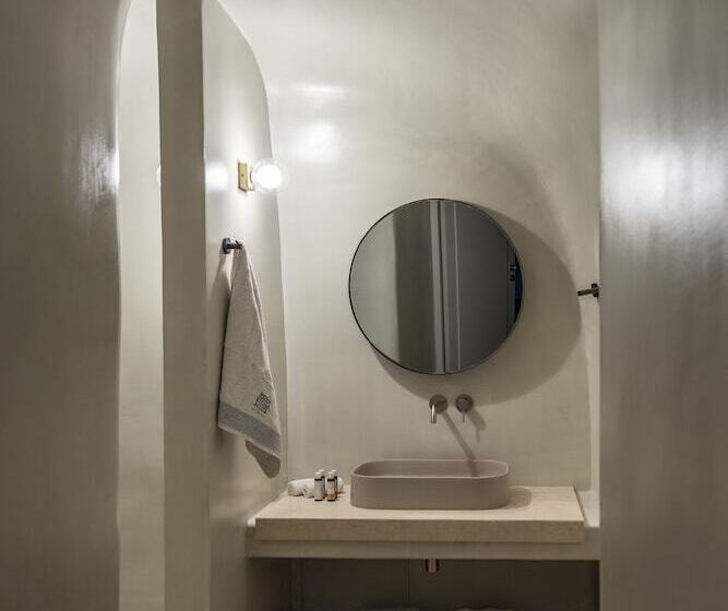 سوئیت با چشم‌انداز, Aspaki By Art Maisons