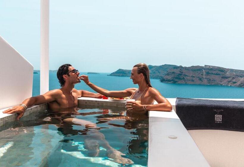 سوئیت با چشم‌انداز, Aspaki By Art Maisons