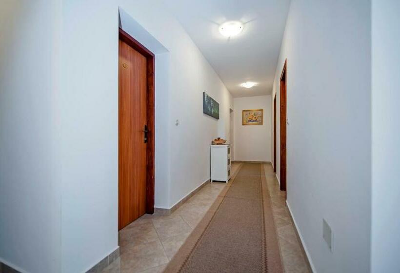 Номер Стандарт, Ladonja Bbs, Family Run Bed & Breakfast