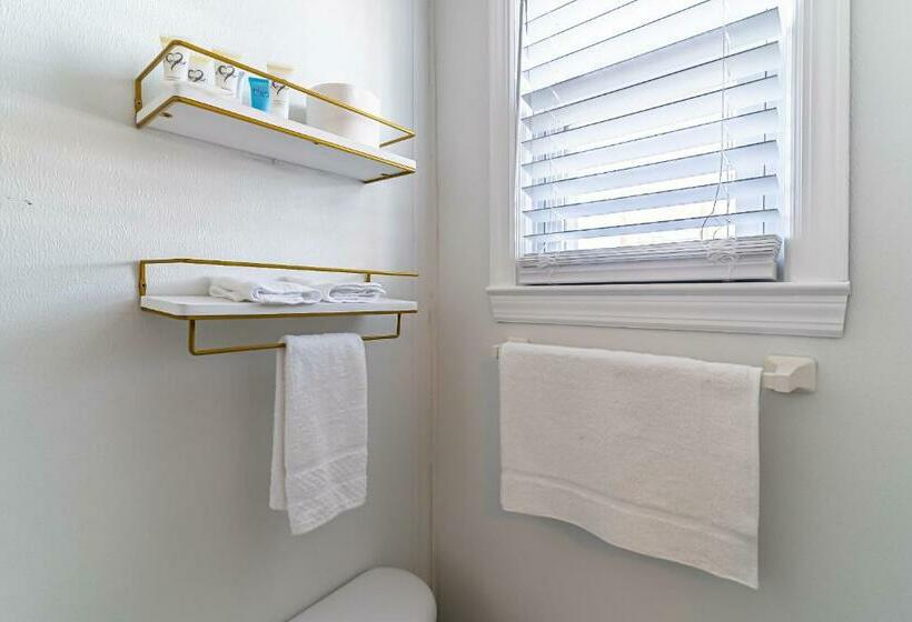 Номер Deluxe, Boardwalk Sand & Surf Beach Hotel Oceanfront