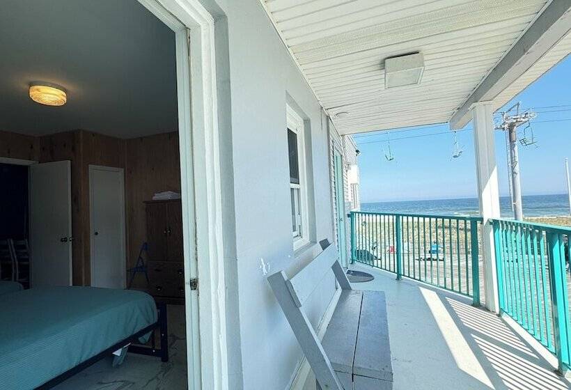 Номер Deluxe, Boardwalk Sand & Surf Beach Hotel Oceanfront