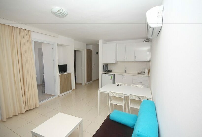 דירת חדר, Vega Aparts