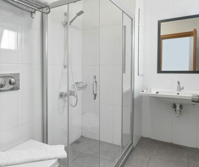 דירת חדר, Vega Aparts