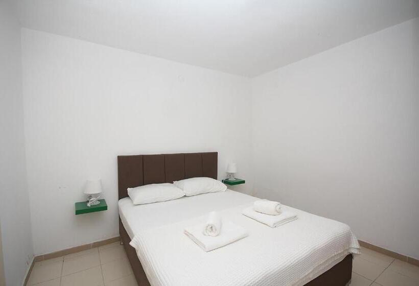 דירת חדר, Vega Aparts