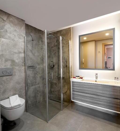 סוויטת ג'וניור, Vega Aparts