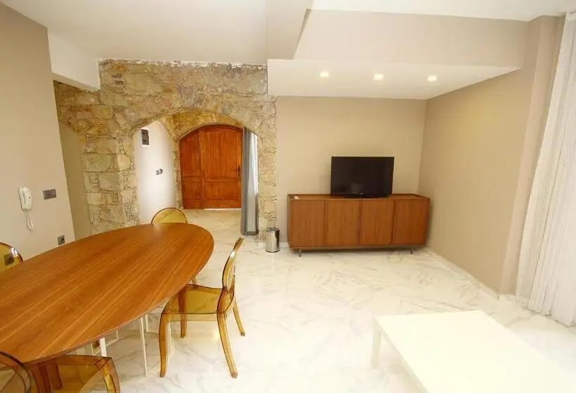 سوییت خانوادگی, Vega Aparts