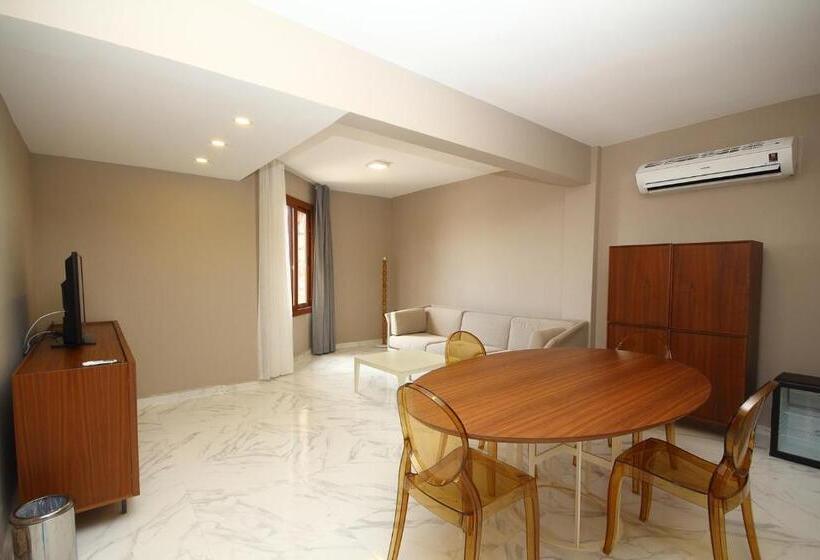 סוויטה משפחתית, Vega Aparts