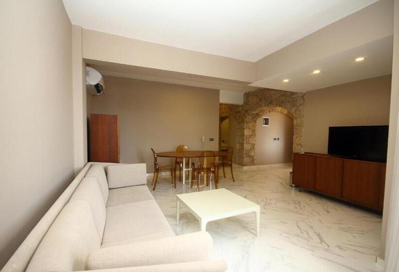 סוויטה משפחתית, Vega Aparts