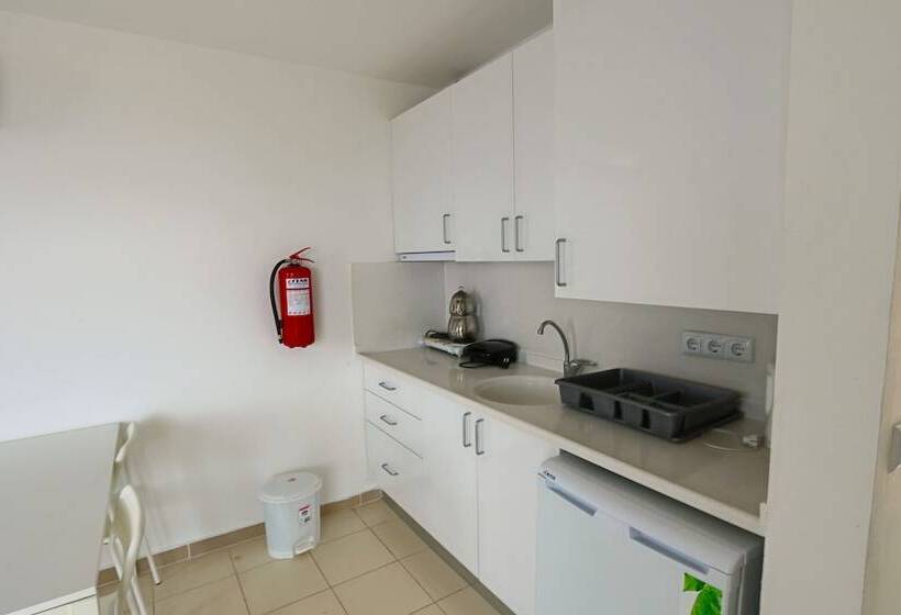 דירת שני חדרים, Vega Aparts