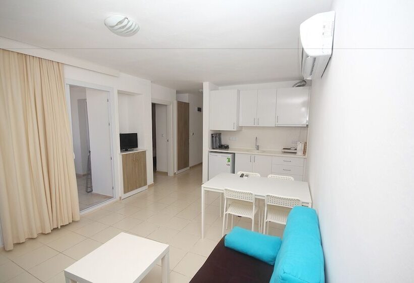 דירת שני חדרים, Vega Aparts