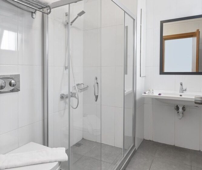 דירת שני חדרים, Vega Aparts