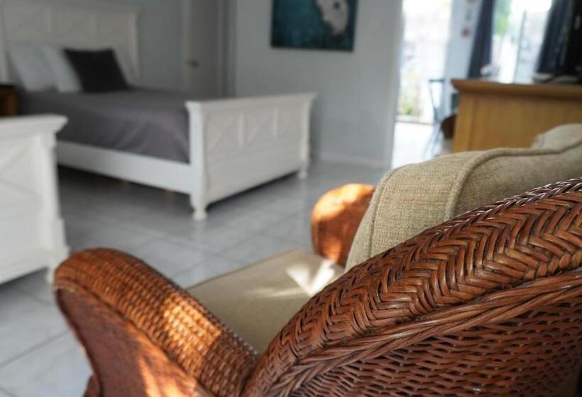 غرفة ديلوكس رباعية, 4145 By The Sea Inn & Suites