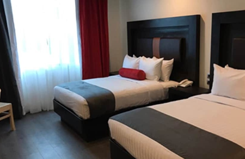 带2个双人床的标准工作室, Best Western Plus Metepec & Suites