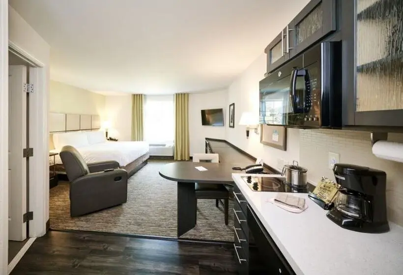 スタンダードスタジオ, Candlewood Suites Pueblo, An Ihg