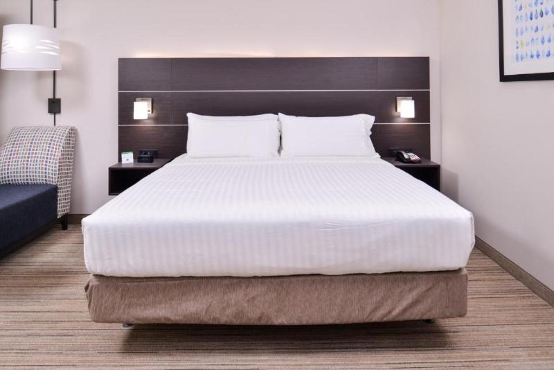 اتاق استاندارد با تخت بزرگ برای معلولان, Holiday Inn Express   Bethlehem, An Ihg