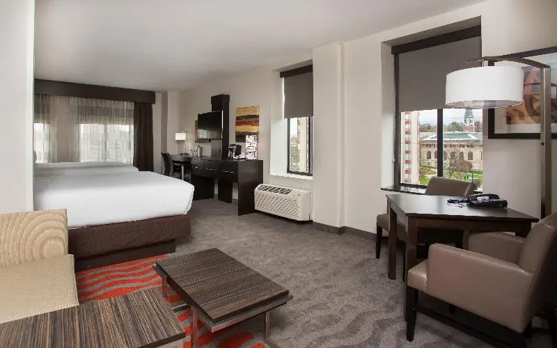 Standard-huone King-vuode, Holiday Inn Express Springfield Downtown, An Ihg