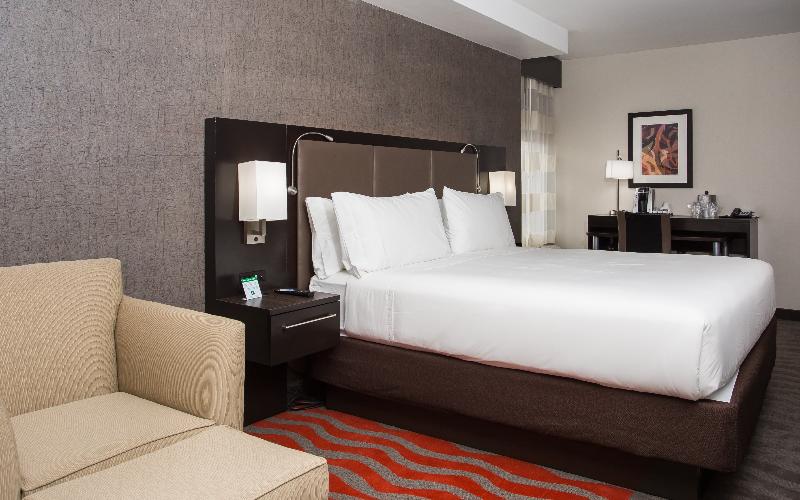 キングサイズベッドのスタンダードルーム, Holiday Inn Express   Springfield Downtown, An Ihg