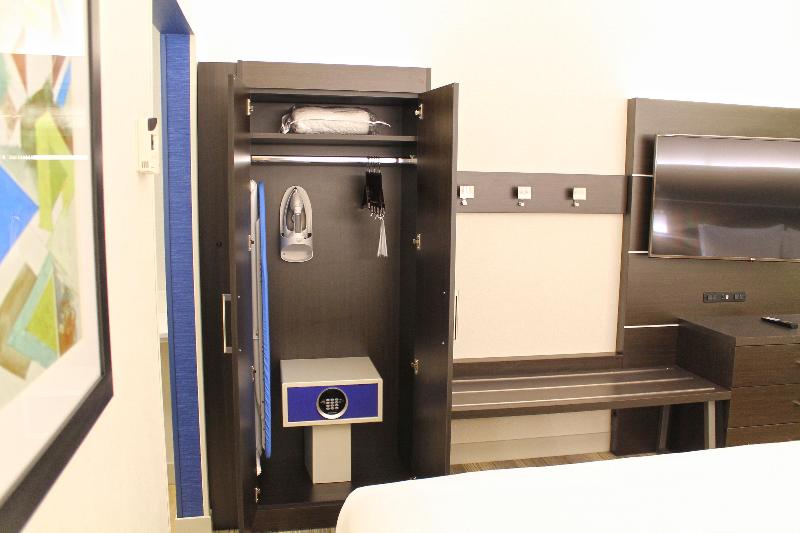 Люкс Кровать Кинг, Holiday Inn Express & Suites St. Louis South I 55, An Ihg