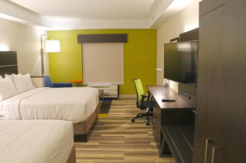 キングサイズベッドのスイートルーム, Holiday Inn Express & Suites   St. Louis South   I 55, An Ihg