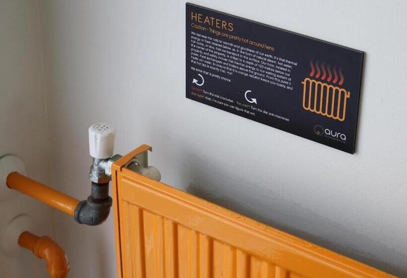 스탠다드 스튜디오, Aura Accommodation