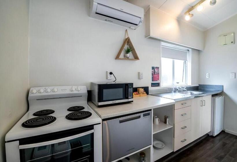 Семейное Студио, Aura Accommodation