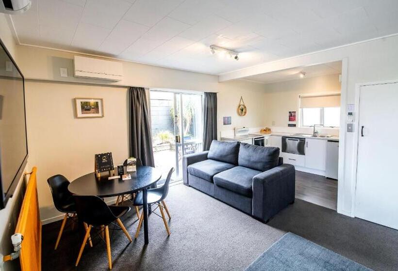 디럭스 스튜디오, Aura Accommodation