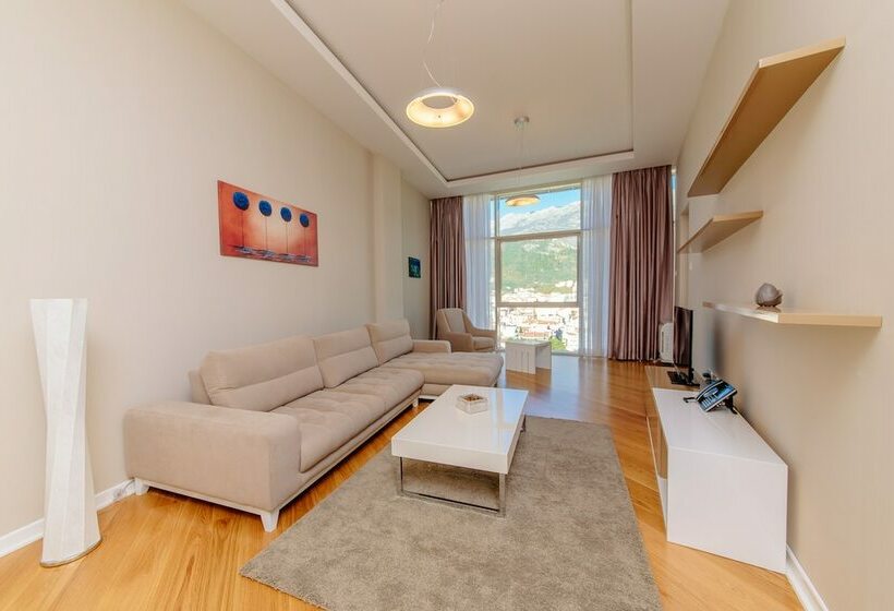 آپارتمان 1 خوابه با تراس, Tre Canne