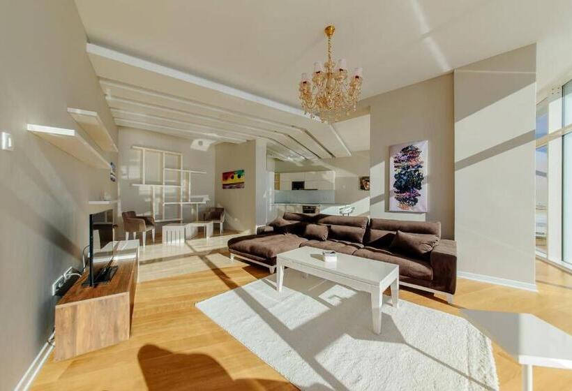 آپارتمان لوکس 2 خوابه, Tre Canne