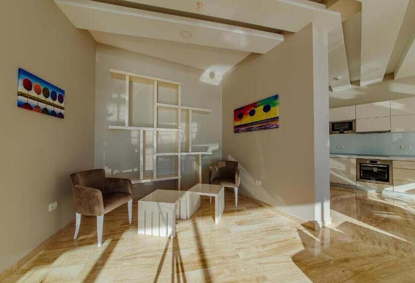 3 Bedroom Deluxe Apartment Sea View, Tre Canne