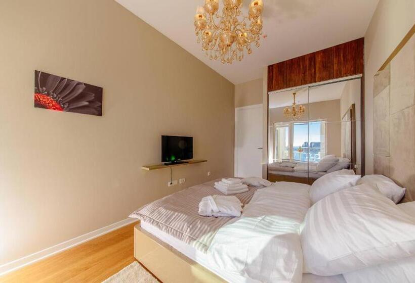 3 Bedroom Deluxe Apartment Sea View, Tre Canne