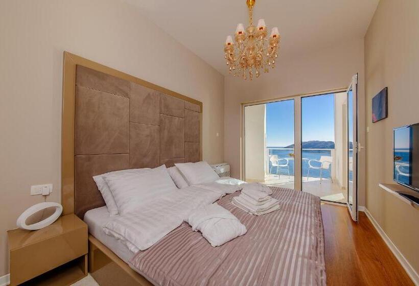1 Bedroom Apartment with Terrace Sea View, Tre Canne