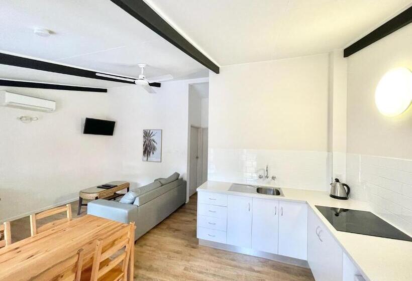Апартаменты 2 Спальни, Yongala Lodge By The Strand