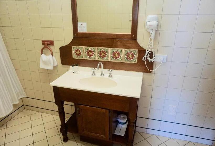 Семейный Номер, Yongala Lodge By The Strand