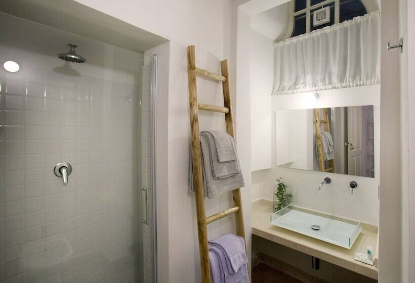 سوییت جونیور, B&b Corte Dei Romiti   Lecce Selection