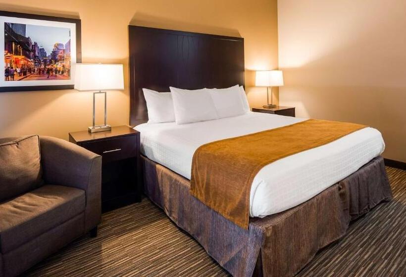 带大床的标准间, Wyndham Garden New Roads / False River