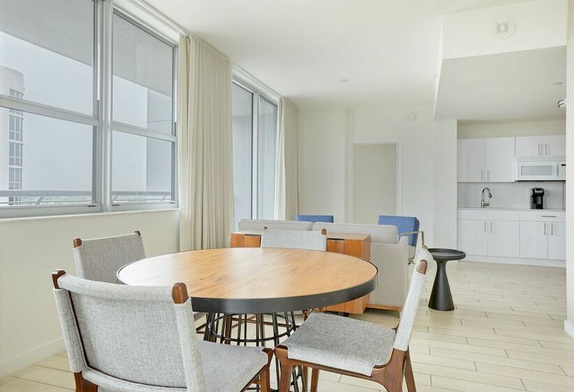 スーペリアースイート, The Circ Powered By Sonder