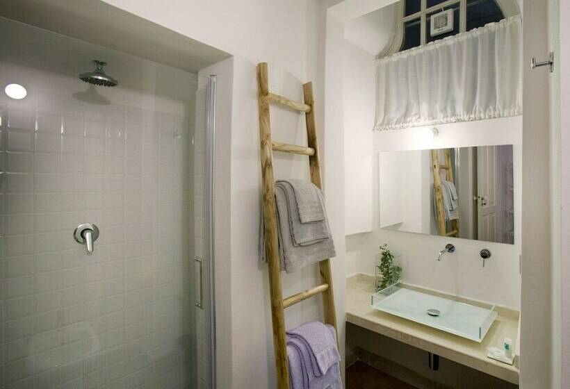 سوییت جونیور, B&b Corte Dei Romiti   Lecce Selection