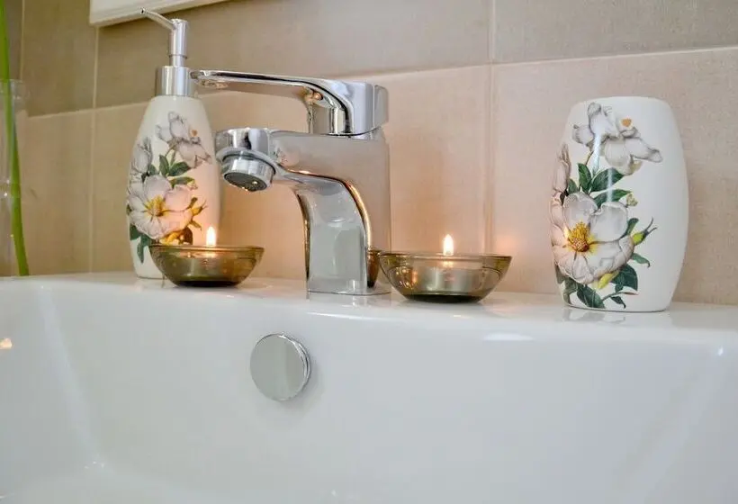 Standard Kolmen Hengen Huone, Dimora Delle Rondini