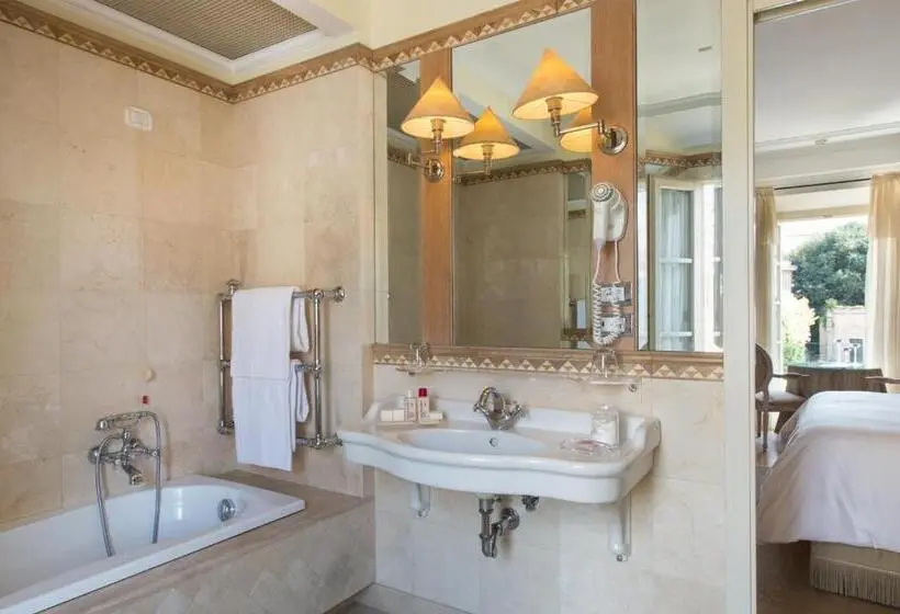 اتاق لوکس با چشم‌انداز شهر, Il Palazzetto