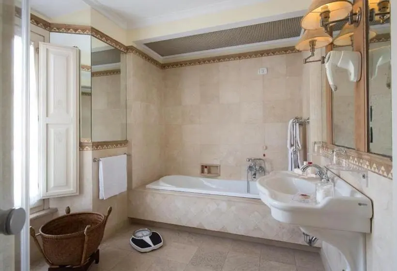 اتاق لوکس با چشم‌انداز شهر, Il Palazzetto