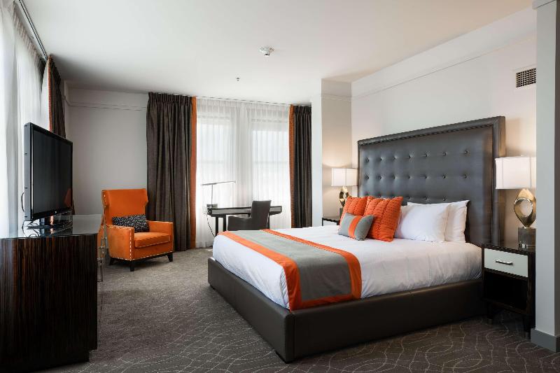 キングサイズベッドのクラブルーム, Marriott Irvine Spectrum