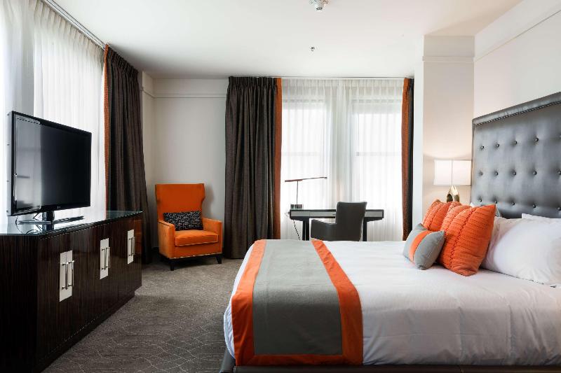 キングサイズベッドのクラブルーム, Marriott Irvine Spectrum