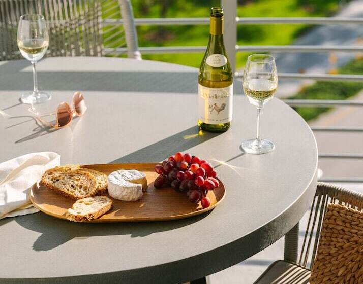 デラックススイート, The Circ Powered By Sonder